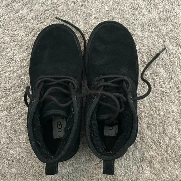 Black uggs - Picture 1 of 2